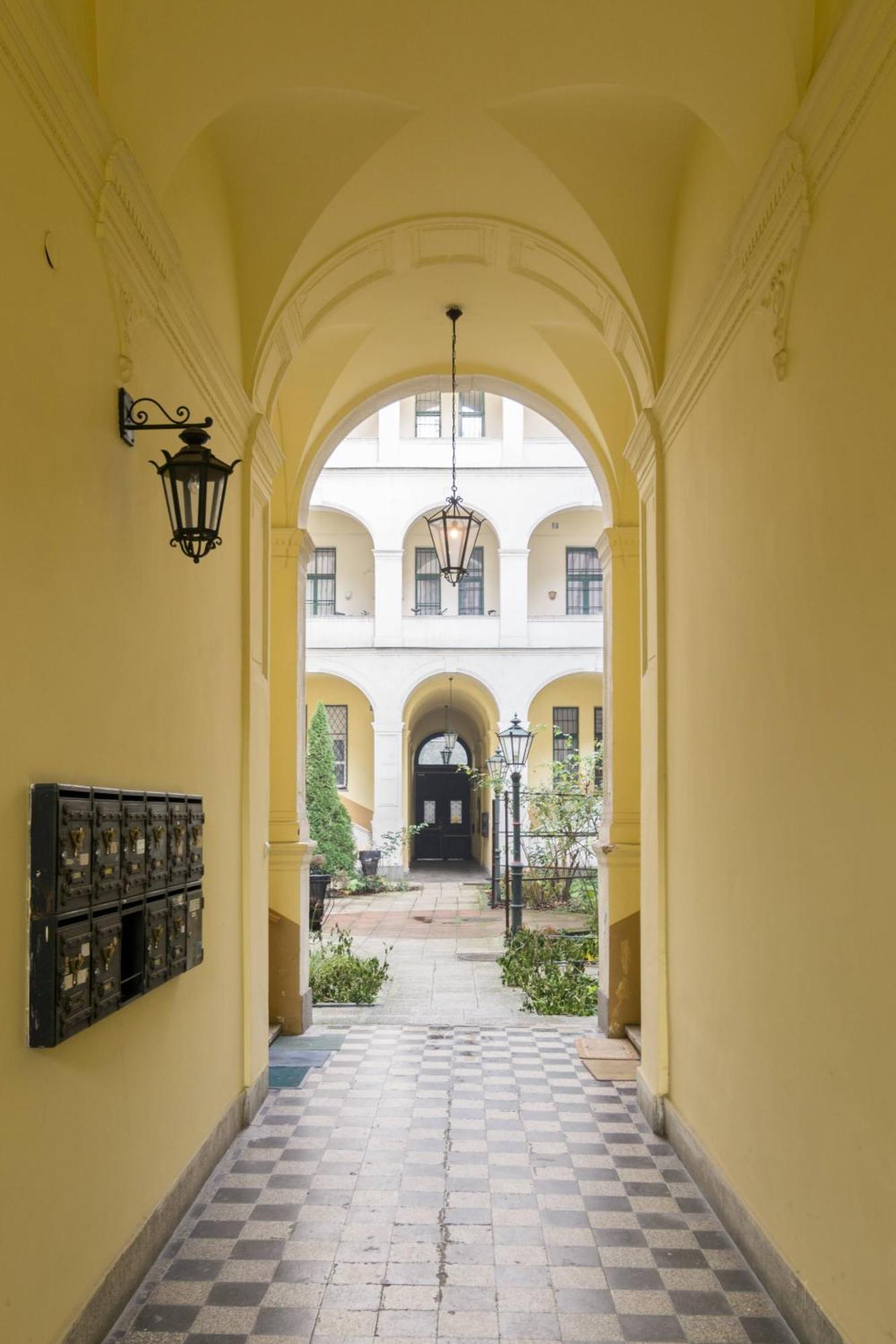 Exlcusive & City Central Located Suite By Prestige Homes Budapest Exterior foto